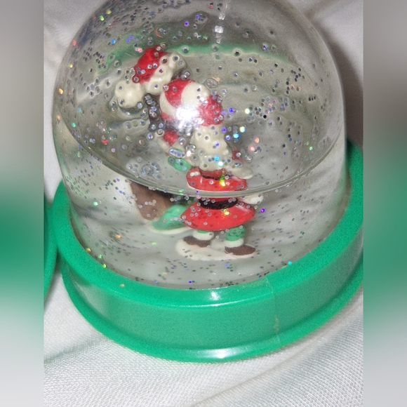 2 Small Christmas Hershey Kisses Snow Globes - Picture 6 of 8